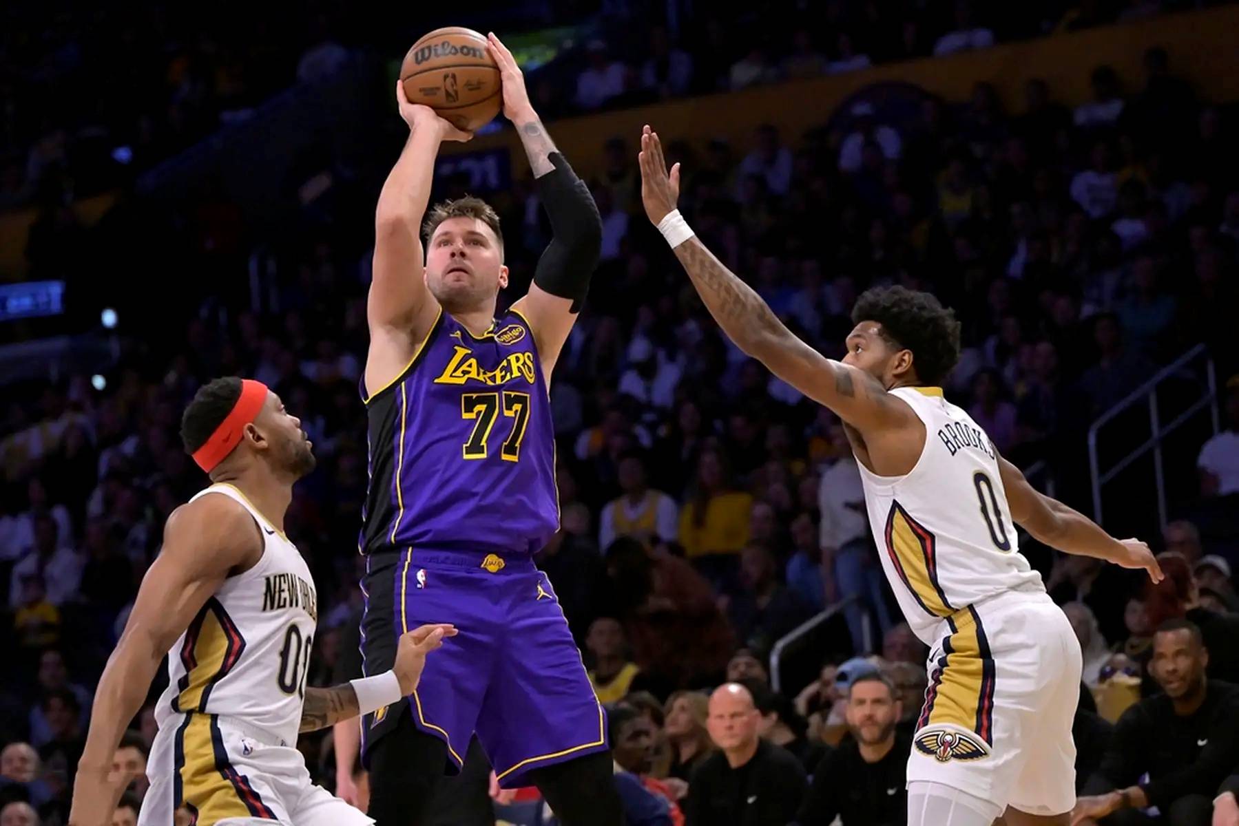 关于西亚卡姆回归赛场，挺进下一轮首场状态亮眼，湖人观众沸腾！的信息